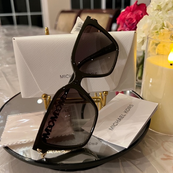 Michael Kors Accessories - NWT Michael Kors Oversized Black Sunglasses w/ Case